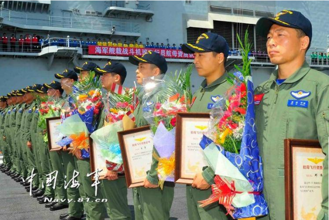 公司为中国第一艘航母辽宁舰定制个性化帽子